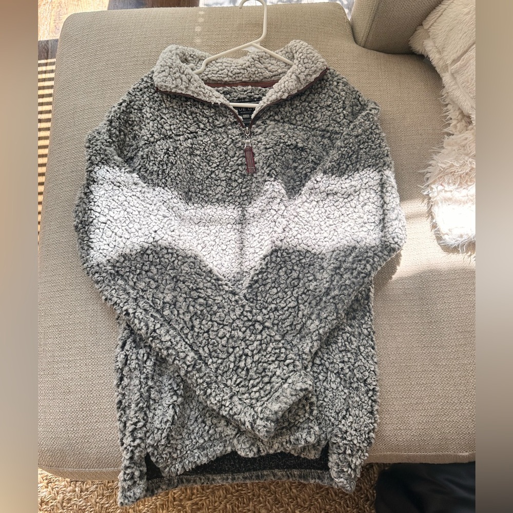 Women gray True Grit pull over